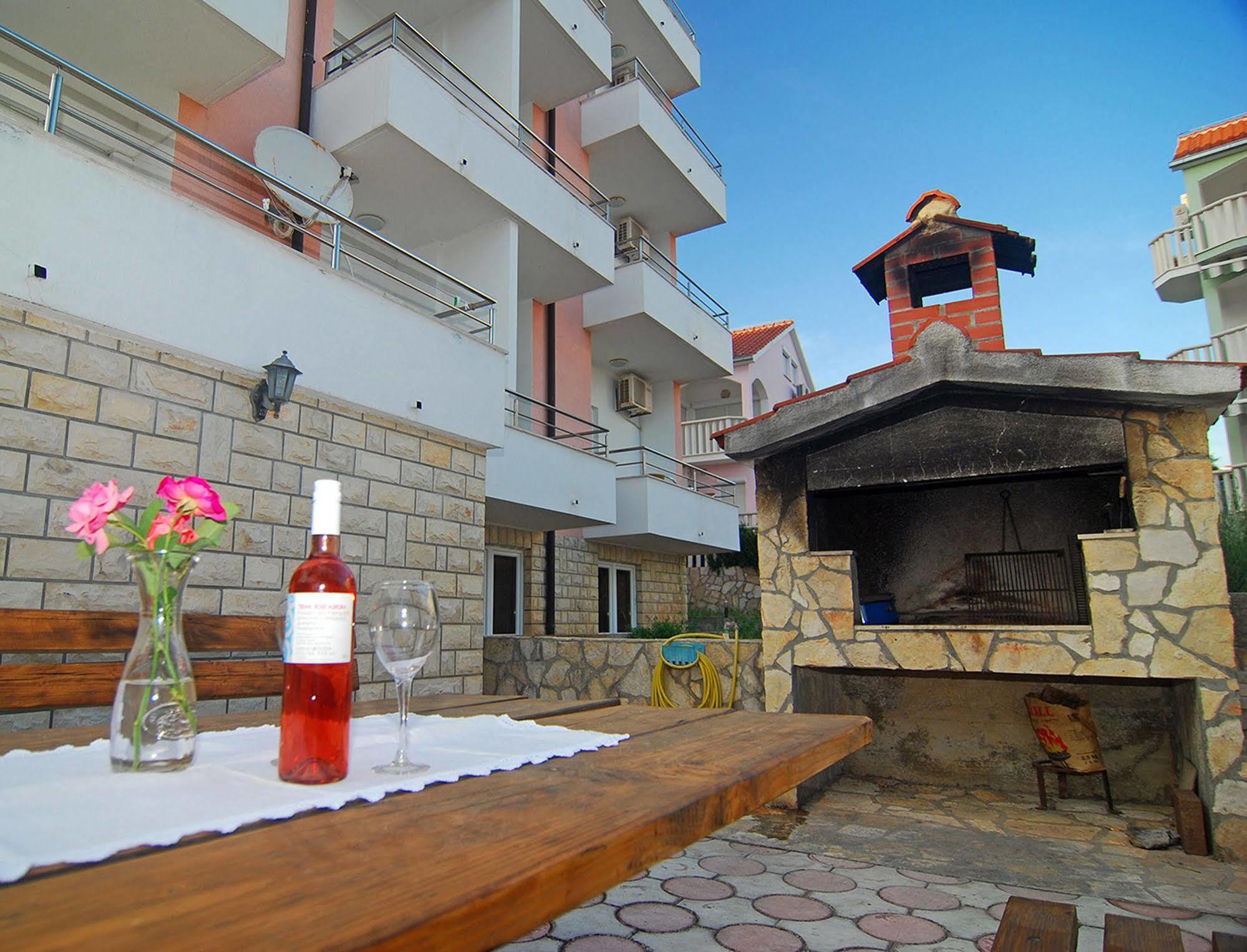 Apartments Kairos เซเกต วรันยีชา ภายนอก รูปภาพ